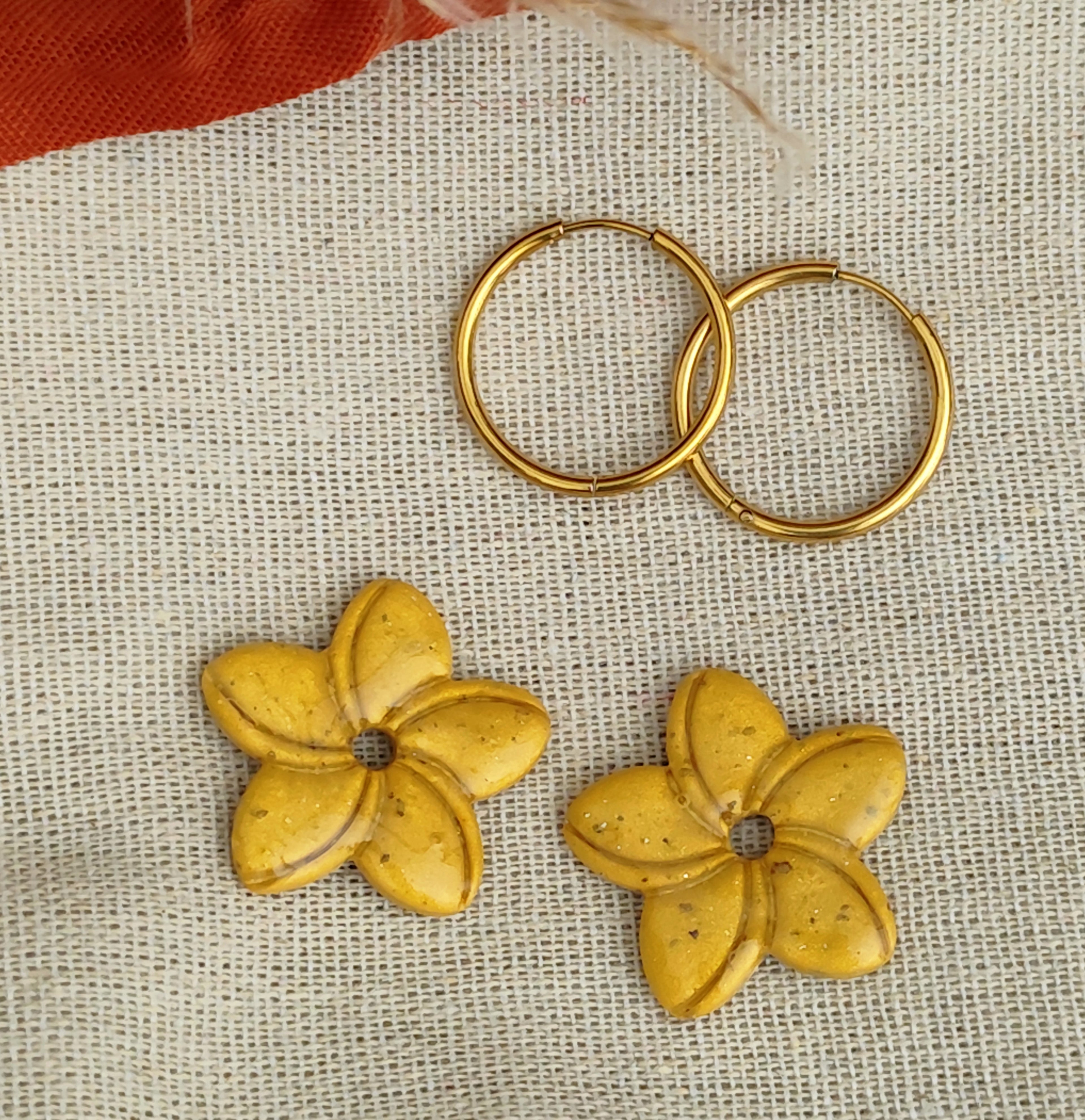 Pampilles "fleur" avec créoles simples