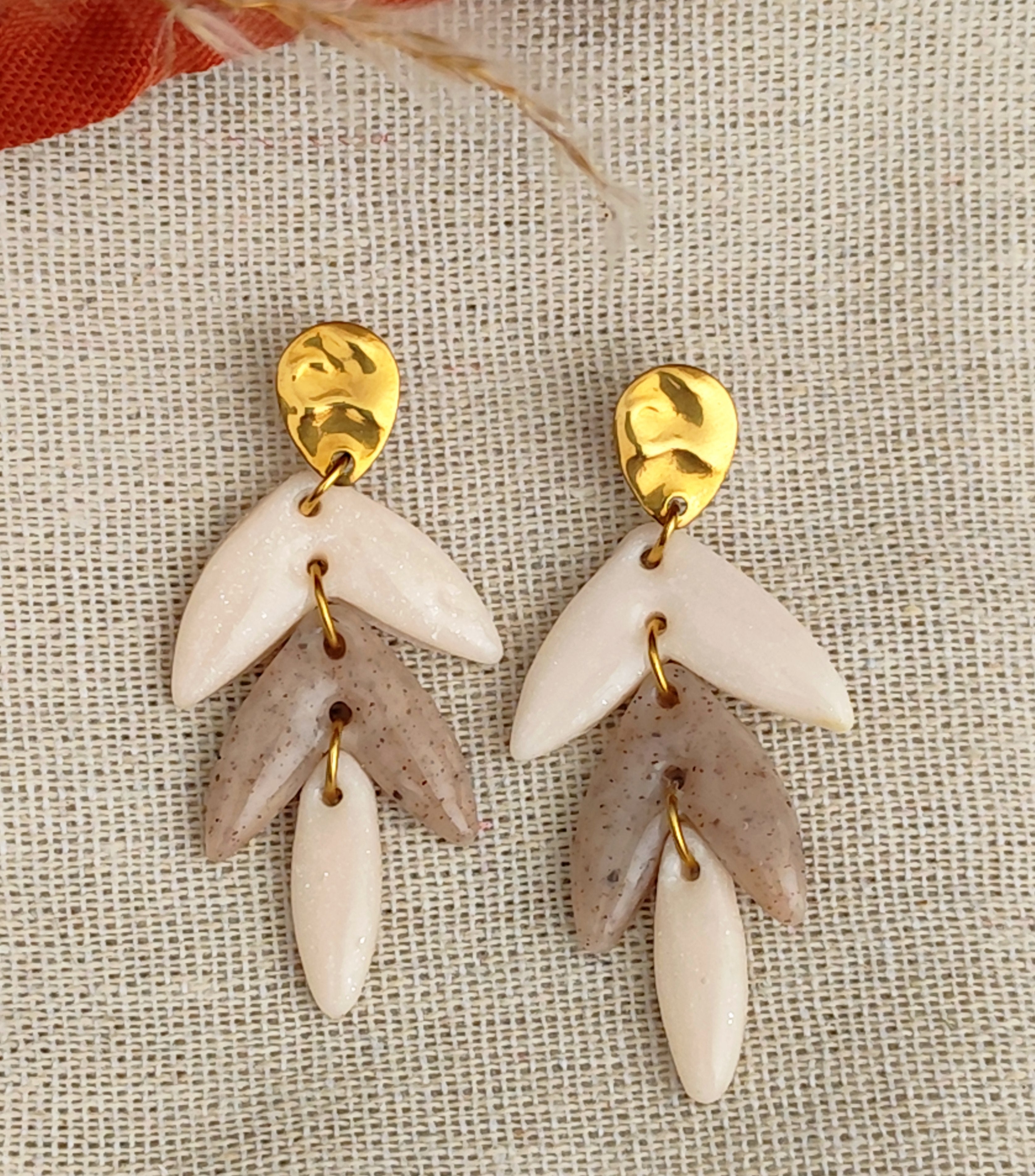 Boucles d'oreilles pendantes "Pétales"