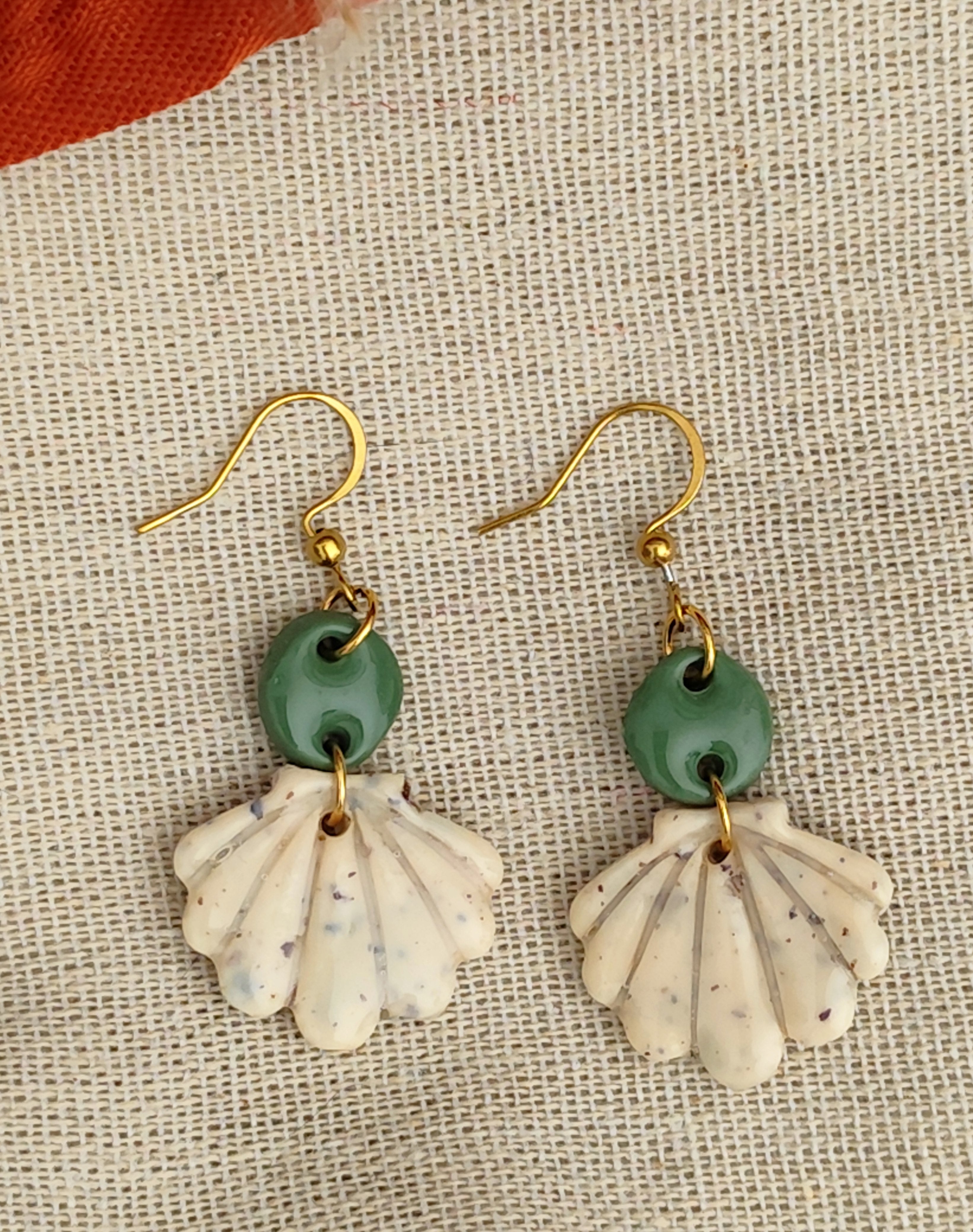 Boucles d'oreilles pendantes "Coquille"